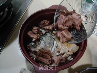 冬季滋补汤菜“砂锅鱼羊鲜”的做法步骤：12