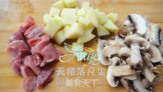 创意新派菜——米奇红烩牛肉饭的做法步骤：2