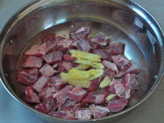 咖喱牛腩的做法步骤：2