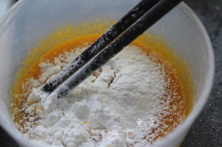 嗲翻了的芝士---跟风的舒芙蕾芝士蛋糕的做法步骤：2
