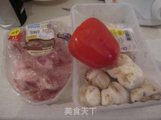 彩椒蘑菇鸡丁的做法步骤：1