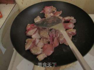 彩椒蘑菇鸡丁的做法步骤：6