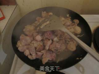 彩椒蘑菇鸡丁的做法步骤：9