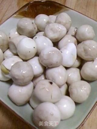 红烧肉鹌鹑蛋的做法步骤：2