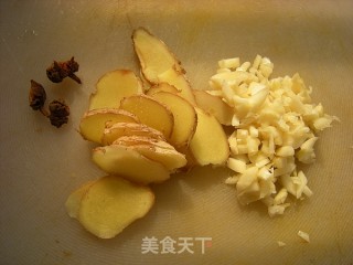 鸡肉炖粉条的做法步骤：1