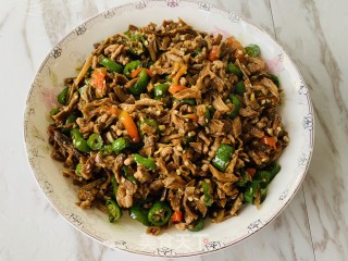 火麻仁肉末辣椒炒干豇豆的做法