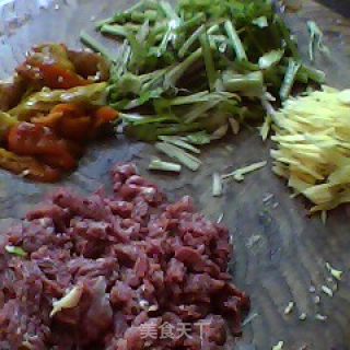 酸辣牛肉的做法步骤：1