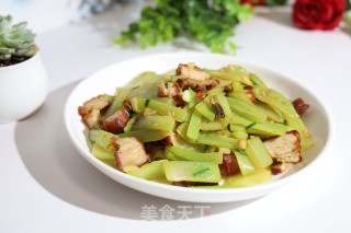 五花肉炒莴笋的做法