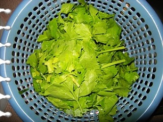 香芹炒花生的做法步骤：2