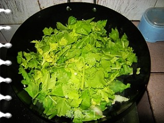 香芹炒花生的做法步骤：9
