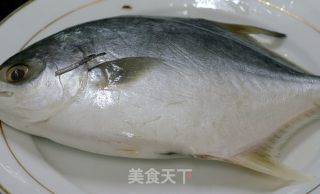 红烧鲳鱼的做法步骤：1