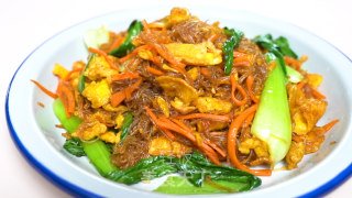 粉丝炒鸡蛋丨软嫩爽口，比吃肉菜还过瘾的做法