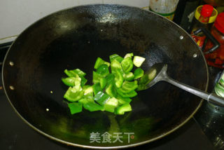 【创意新派菜】青椒炒牛肉的做法步骤：5