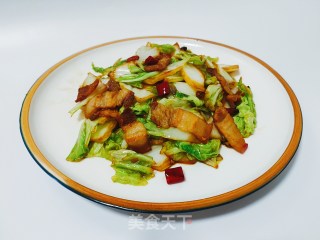 五花肉炒白菜的做法