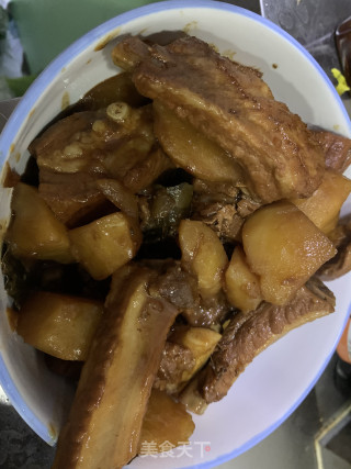 土豆烧排骨的做法