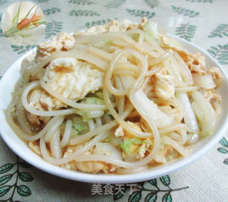 鸭蛋大白菜炒米粉的做法