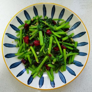 炝炒茼蒿的做法