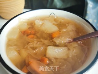 润肺养颜冰糖雪梨银耳羹的做法