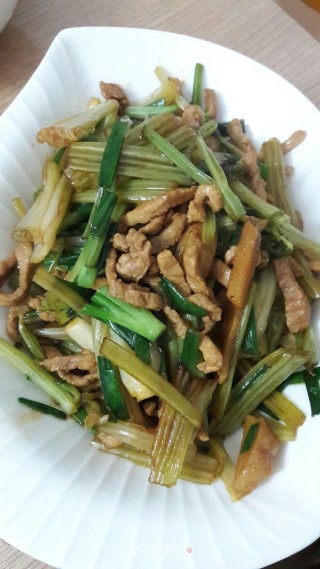 肉丝炒香芹的做法