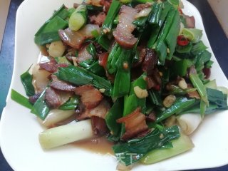 腊肉炒蒜苗的做法