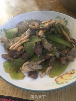 平菇炒肉的做法
