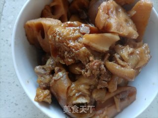 莲藕炖猪蹄的做法
