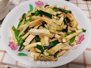 蒜香白干的做法
