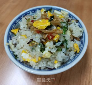 青菜香菇鸡蛋炒饭的做法