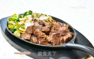 铁板红酒骰子牛肉的做法