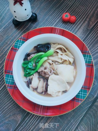 牛肉、香菇炖豆皮的做法