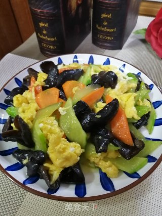木耳鸡蛋炒瓜片的做法