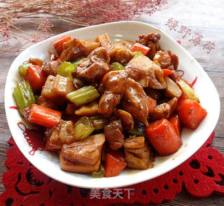 三丁炖鸡腿的做法