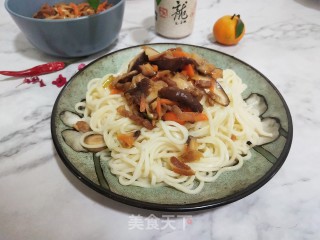 香菇肉丝卤面条