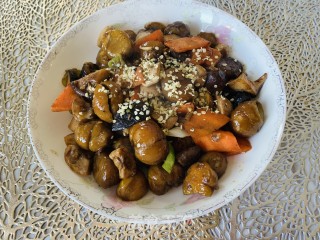 火麻仁菌菇烧板栗的做法