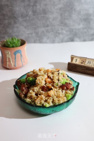 香肠虾仁炒饭的做法