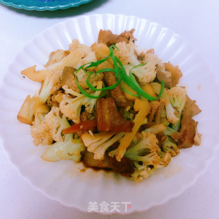 五花肉炒花菜的做法