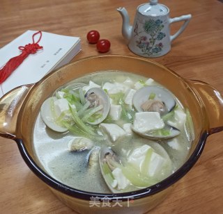 青萝卜蛤蜊炖豆腐汤的做法