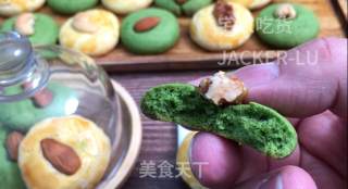 双色杏仁酥，食材简单，制作方便，香酥入口，酥脆到掉渣。的做法
