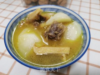 牛尾萝卜汤的做法
