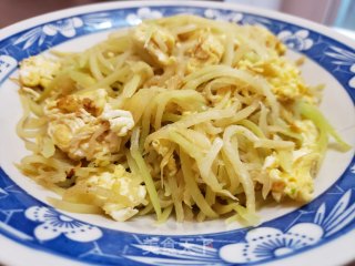 白萝卜丝炒鸡蛋的做法