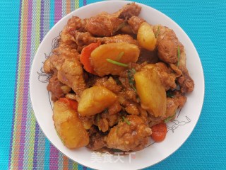 翅根炖土豆的做法