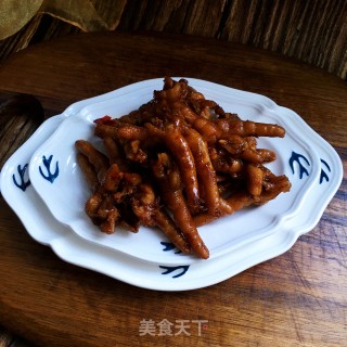 红酒炖鸡爪的做法