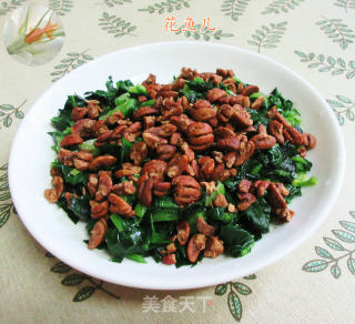 小核桃仁菠菜的做法