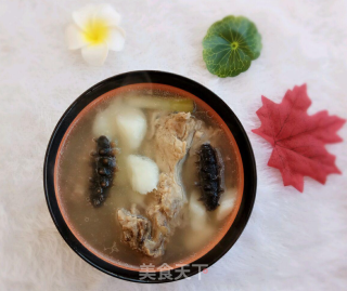 海参木耳煲排骨汤的做法