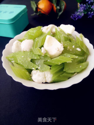 鹅蛋炒芹菜的做法