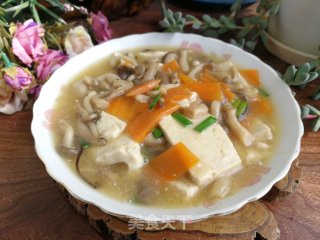 菌菇豆腐汤的做法