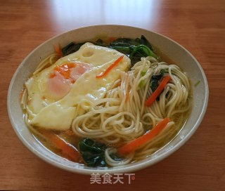 菠菜胡萝卜丝蛋面的做法