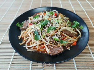 火麻仁绿豆芽炒鸭血的做法