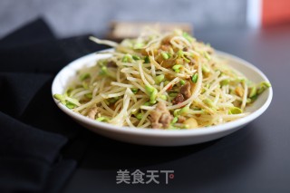 萝卜干肉丁炒豆芽的做法