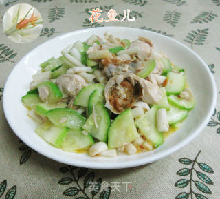 咸鸭蛋海鲜菇炒西葫芦的做法